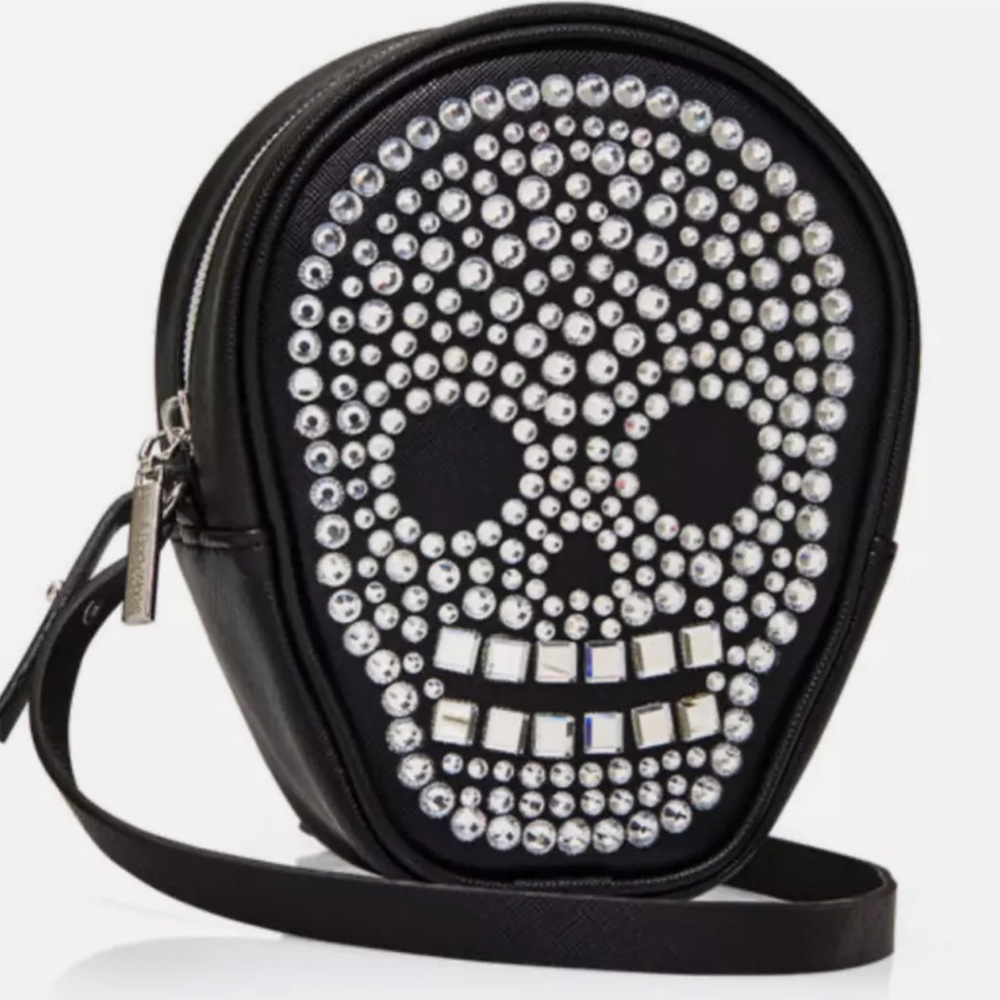 Bath and bodywork skull bag